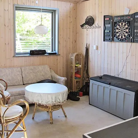 Three-bedroom Holiday In Vaeggerlose 40